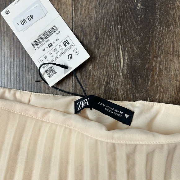 Zara Beige Pleated Skirt - Picture 3 of 8